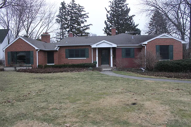 243 N Park Blvd photo 1