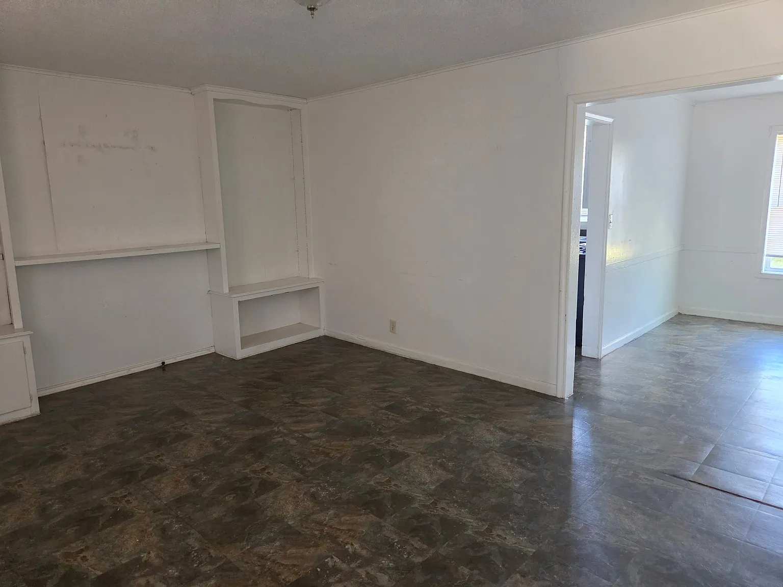 2705 E Oklahoma Pl — Photo 2