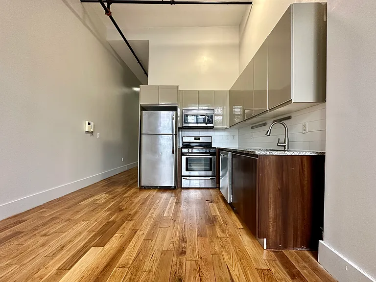 564 De Kalb Ave #109 — Photo 3