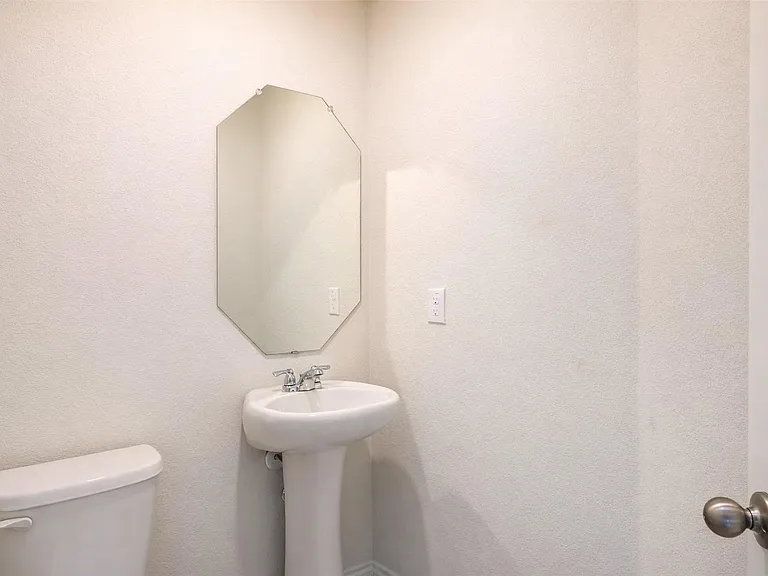 914 Decker Dr — Photo 12