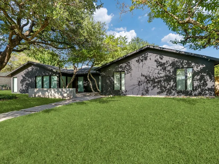 4071 Crown Shore Dr — Photo 1