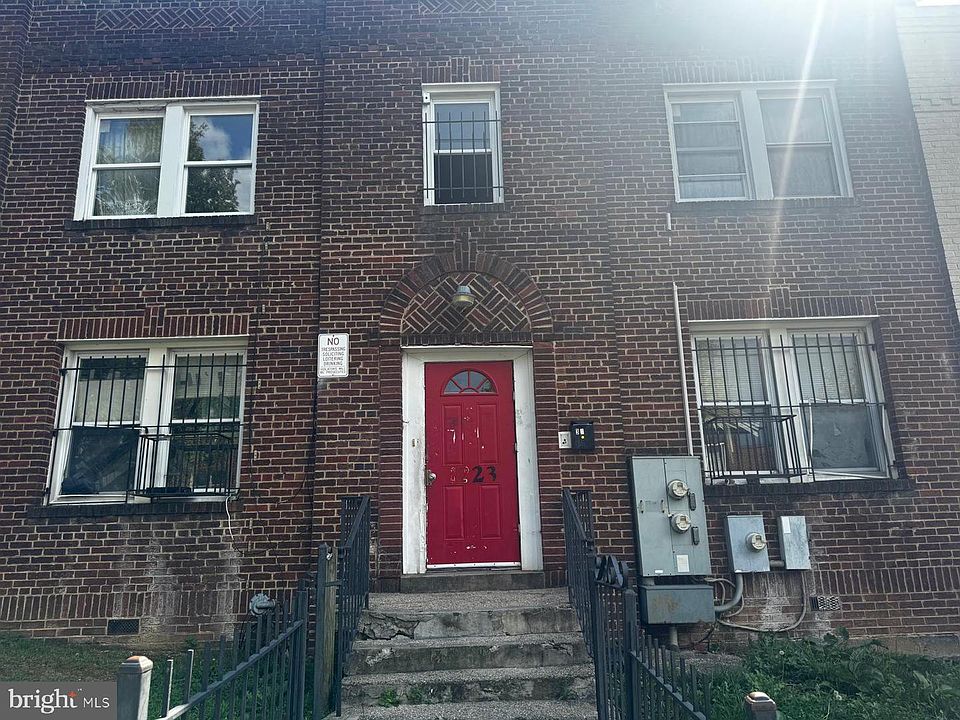 1st image of 1223 Holbrook Ter NE