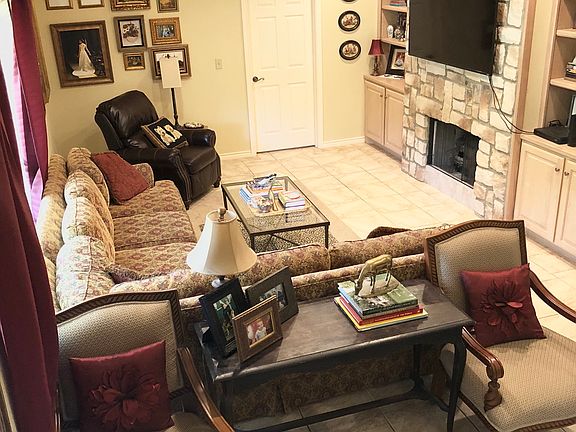 4th image of 19 Lakeland Dr S