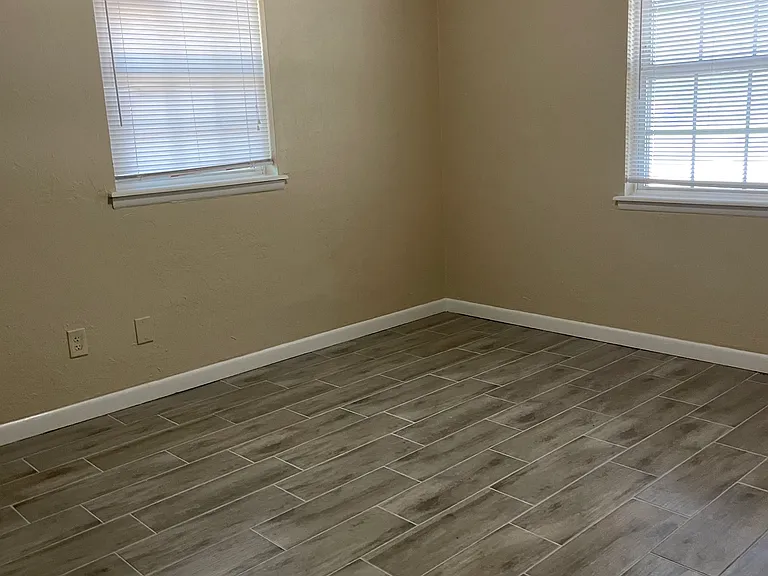 309 Rosewood Dr — Photo 8