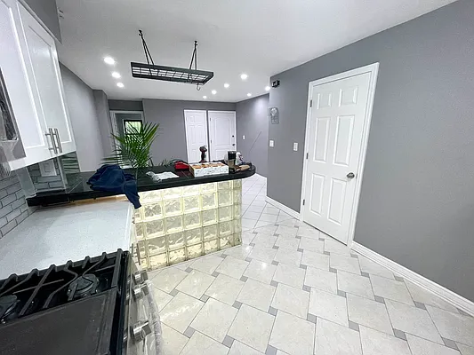 Rented by Amorelli Realty | media 4