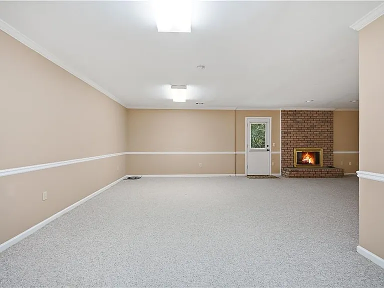 5525 Hampstead Way — Photo 39