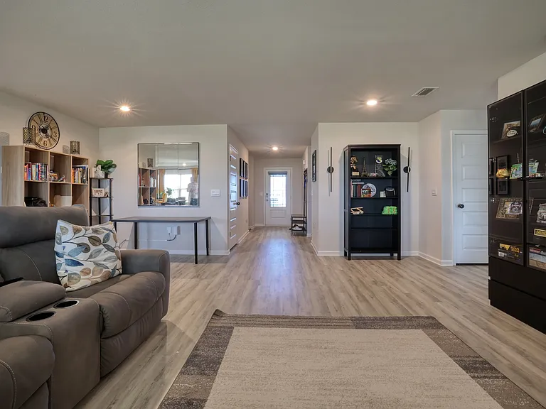 Lazar Ln — Photo 3