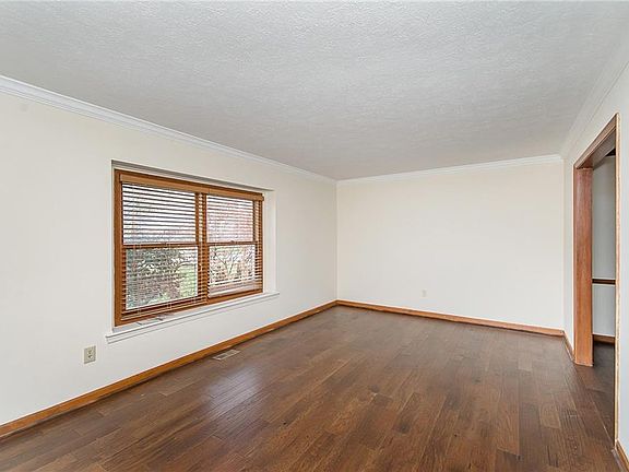 4th image of 545 Sunset Dr