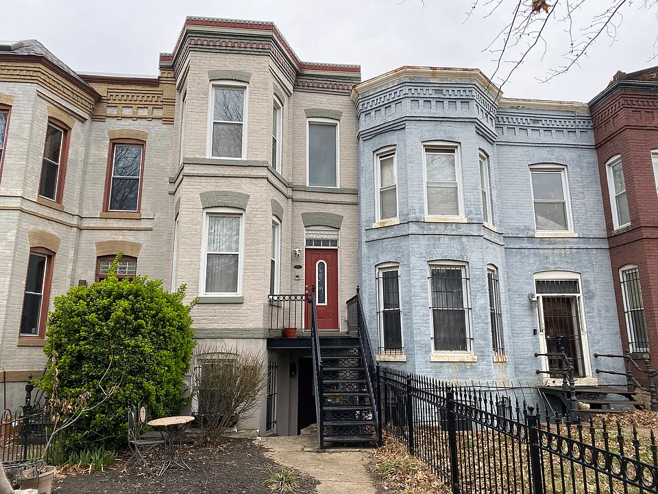 1122 K St NE