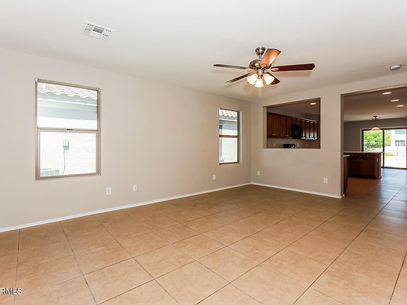 3rd image of 1112 E DANIELLA Drive