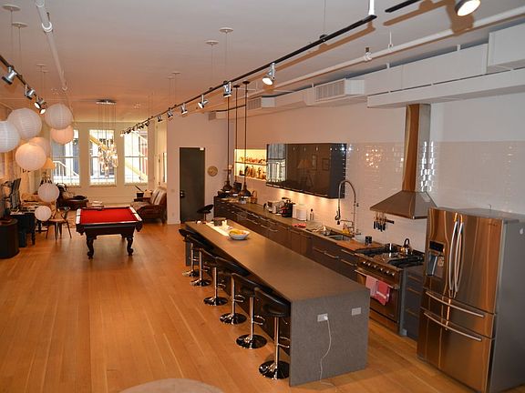 3rd image of 10 E 18th St APT 4