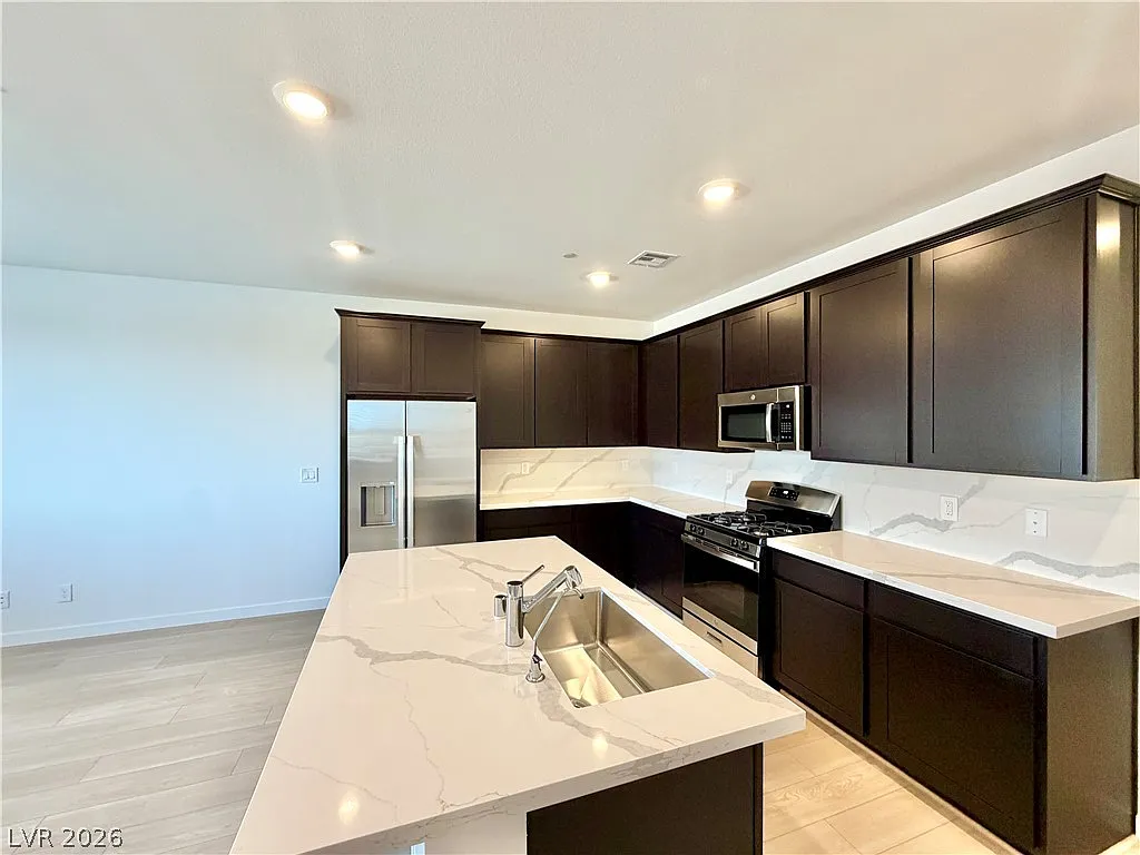 3 bed, 2.5 bath, 1784 sqft, $2,000 — Photo 2