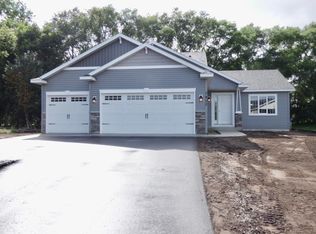 7932 Trappers Ridge Dr, Clear Lake, MN 55319