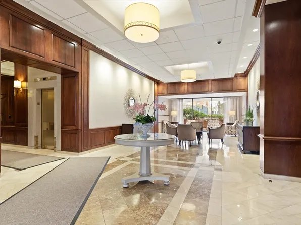 9 Hawthorne Pl APT 2J, Boston, MA 02114