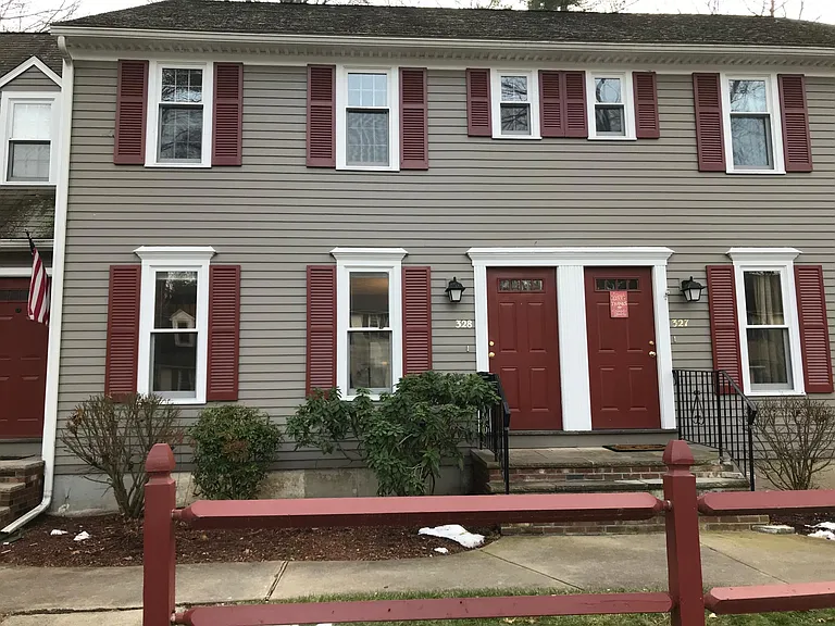 328 Wellman Ave — Photo 1