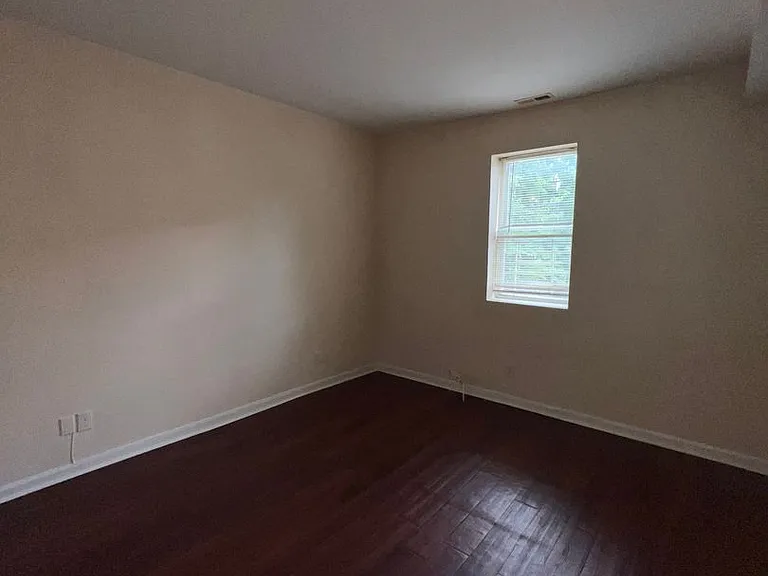 1423 W Fayette St — Photo 10