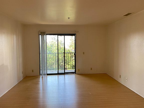 5th image of 5995 Dandridge Ln
