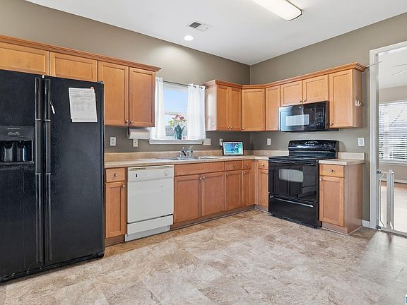 3rd image of 1029 Washington Dr