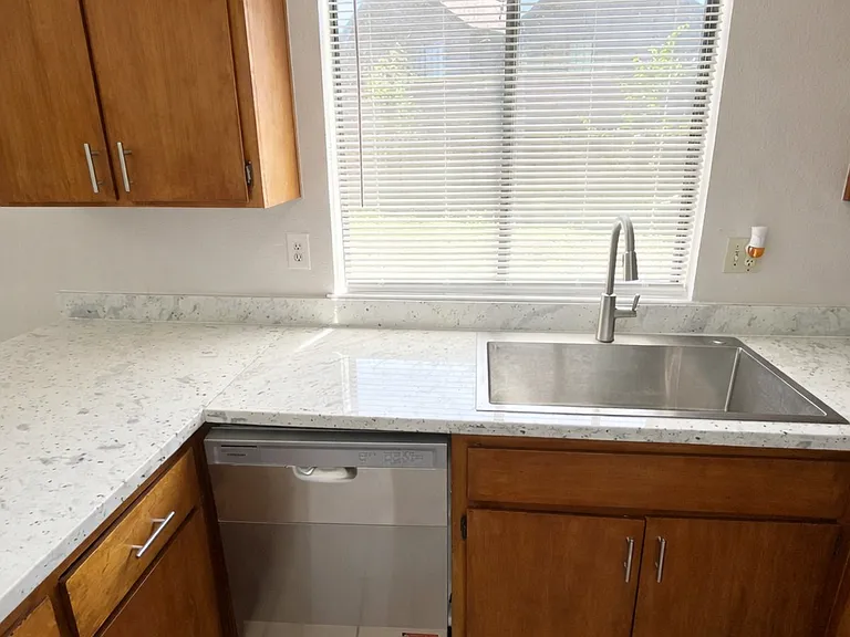 420 Ravenwood Way — Photo 5
