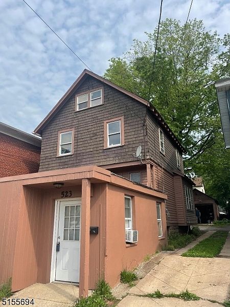 1st image of 523 E 2nd Ave