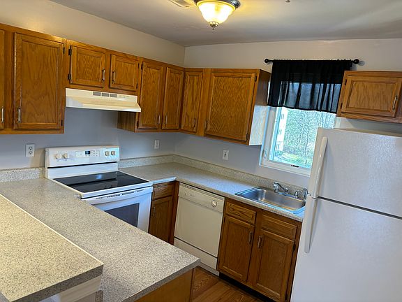 4th image of 22030 Oxford Ct #B-12-9