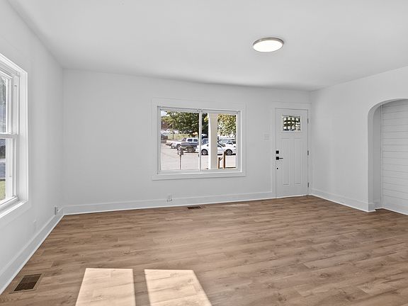 5th image of 615 Central Ave