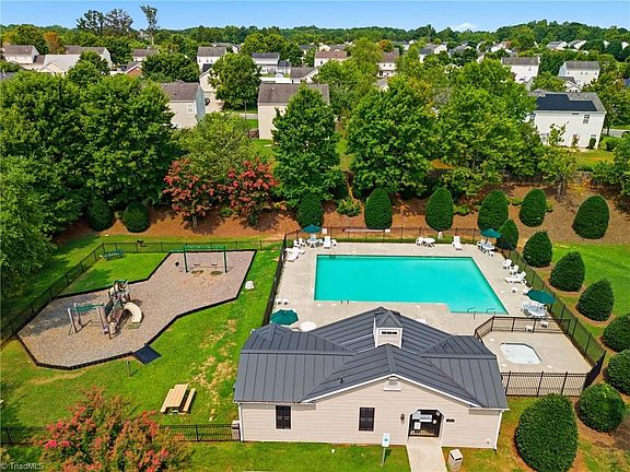 2nd image of 4820 Redland Ct