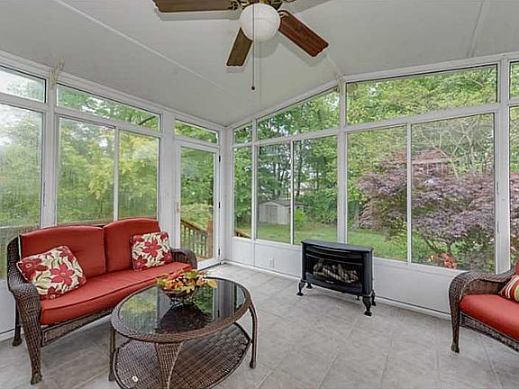 2nd image of 7 Willow Breeze Ct