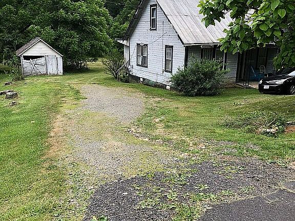 3rd image of 260 Chestnut Dr