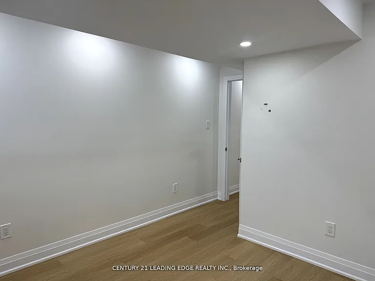 149 Hurst Dr #LOWER — Photo 22