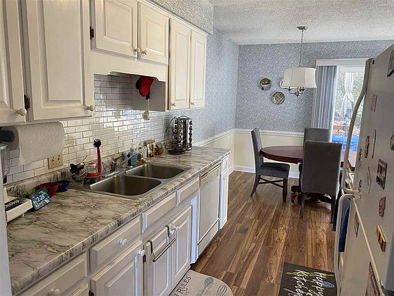 3rd image of 321 Sunridge Dr