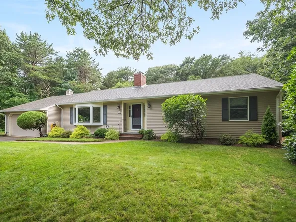 71 Clubhouse Dr, Bourne, MA 02532