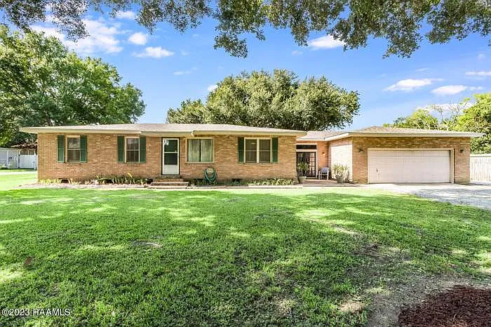 3 bed, 2.5 bath, 1866 sqft, $1,885 — Photo 3