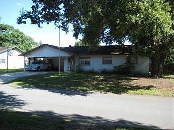 1st image of 628 Bowie St