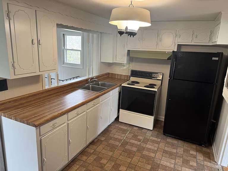 323 W Midvale Ave — Photo 3