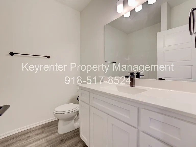 706 W 54th St — Photo 22