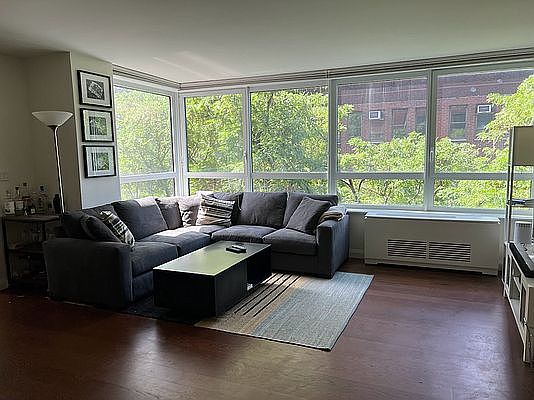 3rd image of 200 E 94th St APT 301