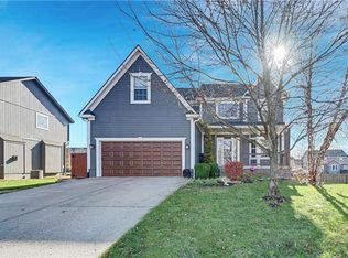 613 E Skylark St, Gardner, KS 66030