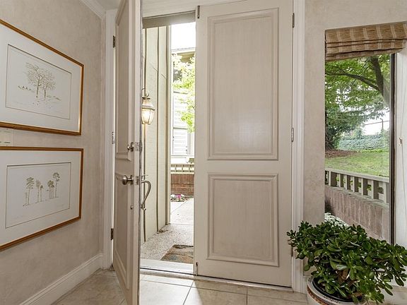 4th image of 626 Sand Hill Cir