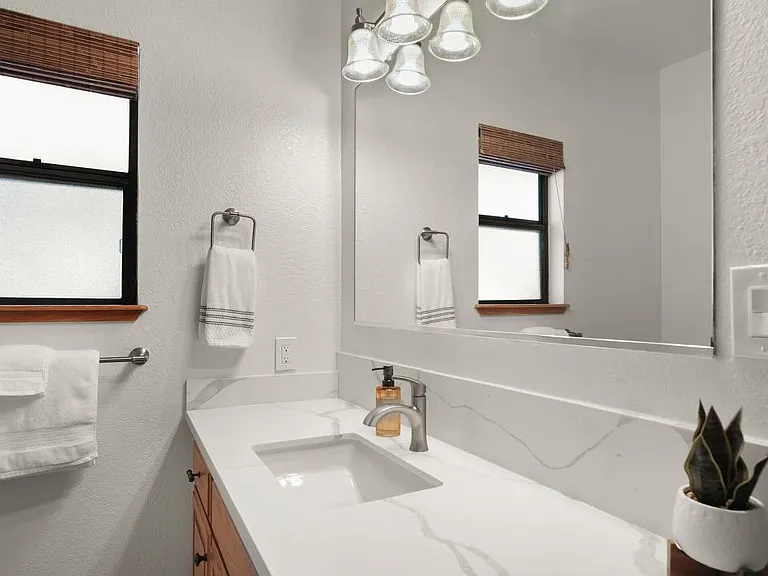 305 Poplar Ave — Photo 6