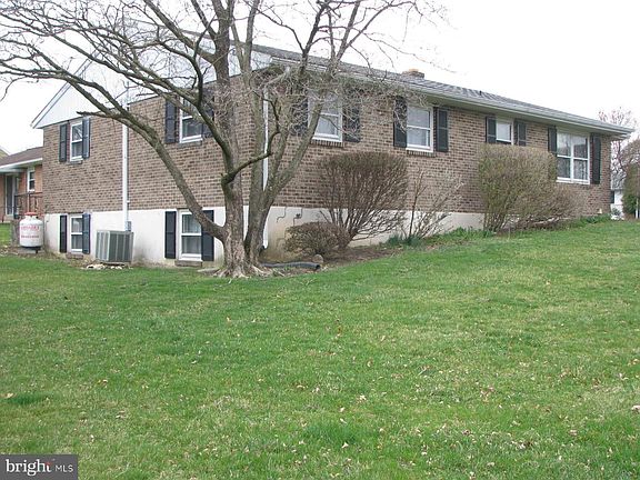 5th image of 729 Suzanne Dr
