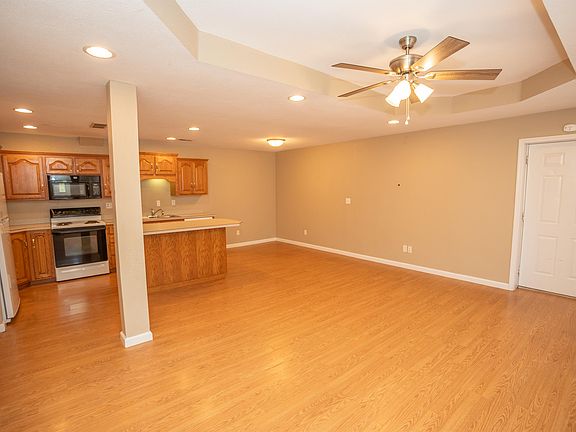 2nd image of 609 Doe Run #C