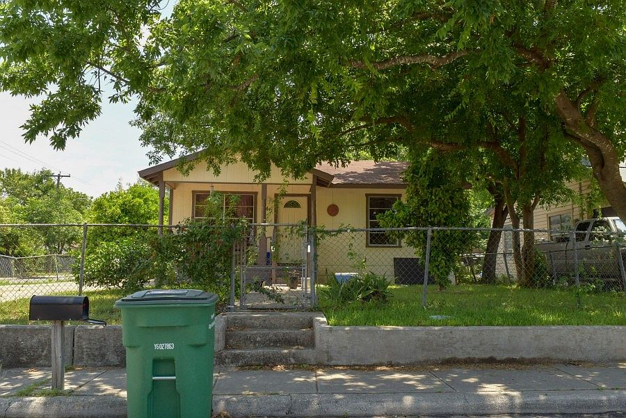 1st image of 140 Carlisle Ave