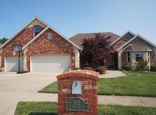 912 E Rachael Dr, Republic, MO 65738