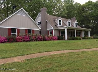 300 Bob White Ln, Ridgeland, MS 39157