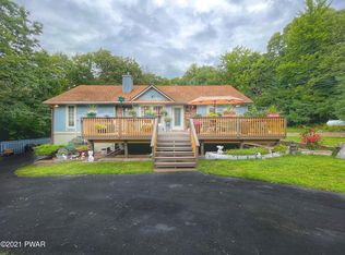 105 Yellow Wood Dr, Milford, PA 18337