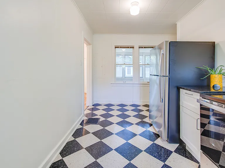 1725 Barker Ave — Photo 10