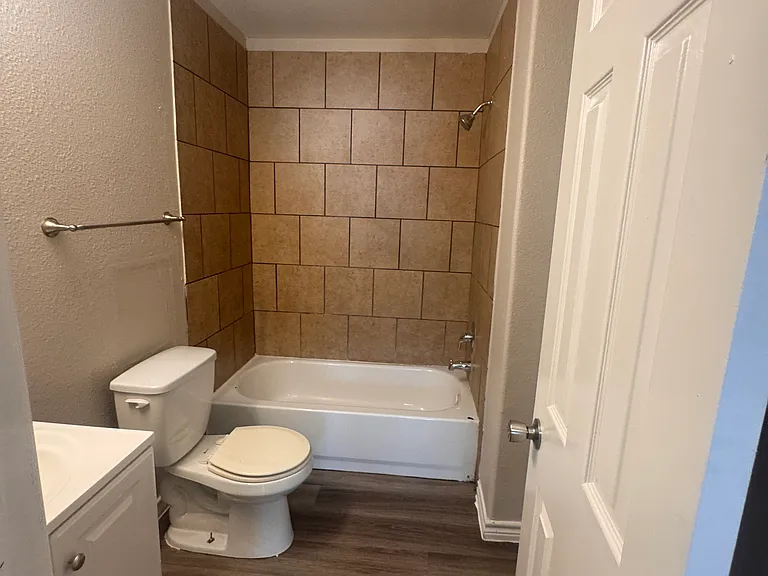 7110 Glen Ter #1 — Photo 3