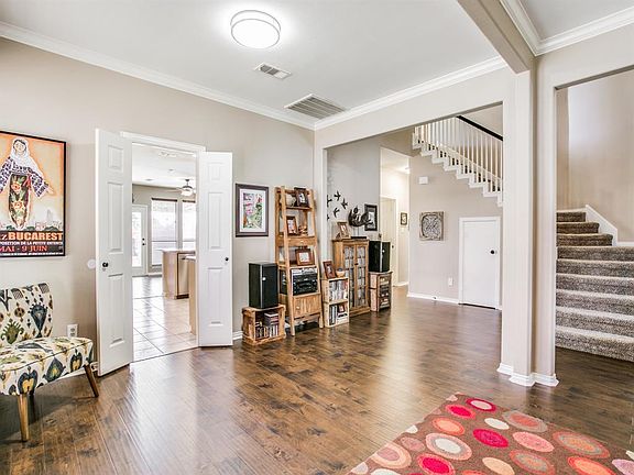 5th image of 2039 Camelot Dr
