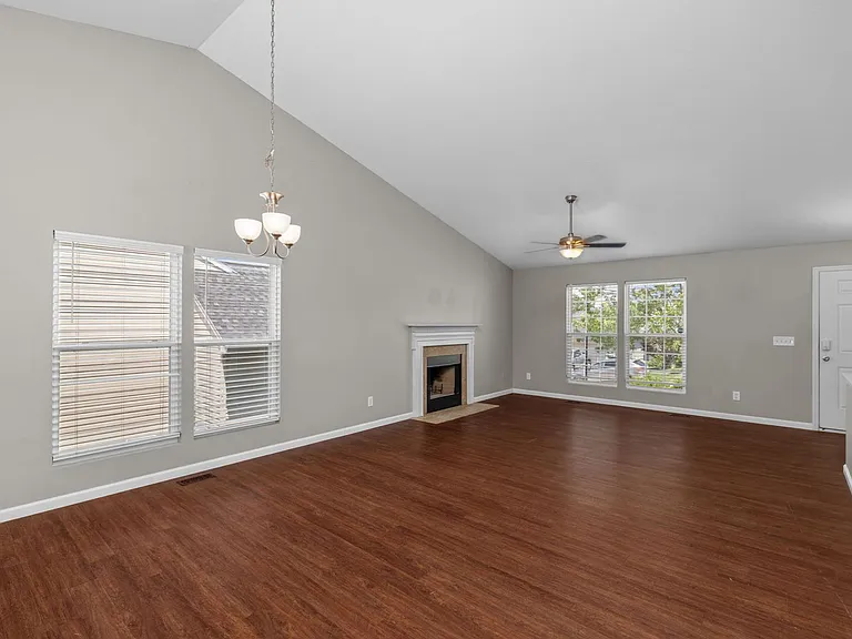 6593 Buckingham Palace Dr — Photo 12